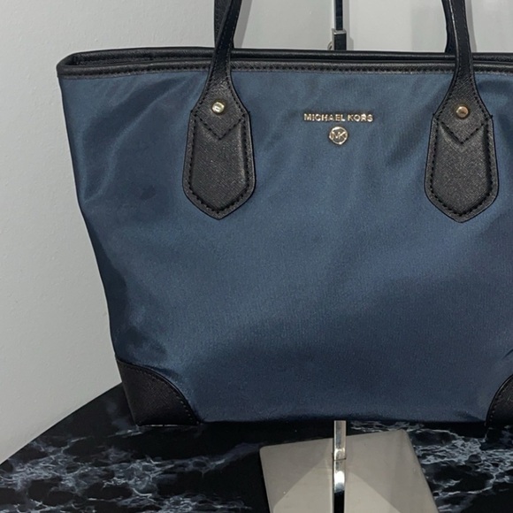 MICHAEL KORS Eva Top Zip Tote Nylon Bag Navy Gold Hardware AUTHENTIC - Picture 13 of 15